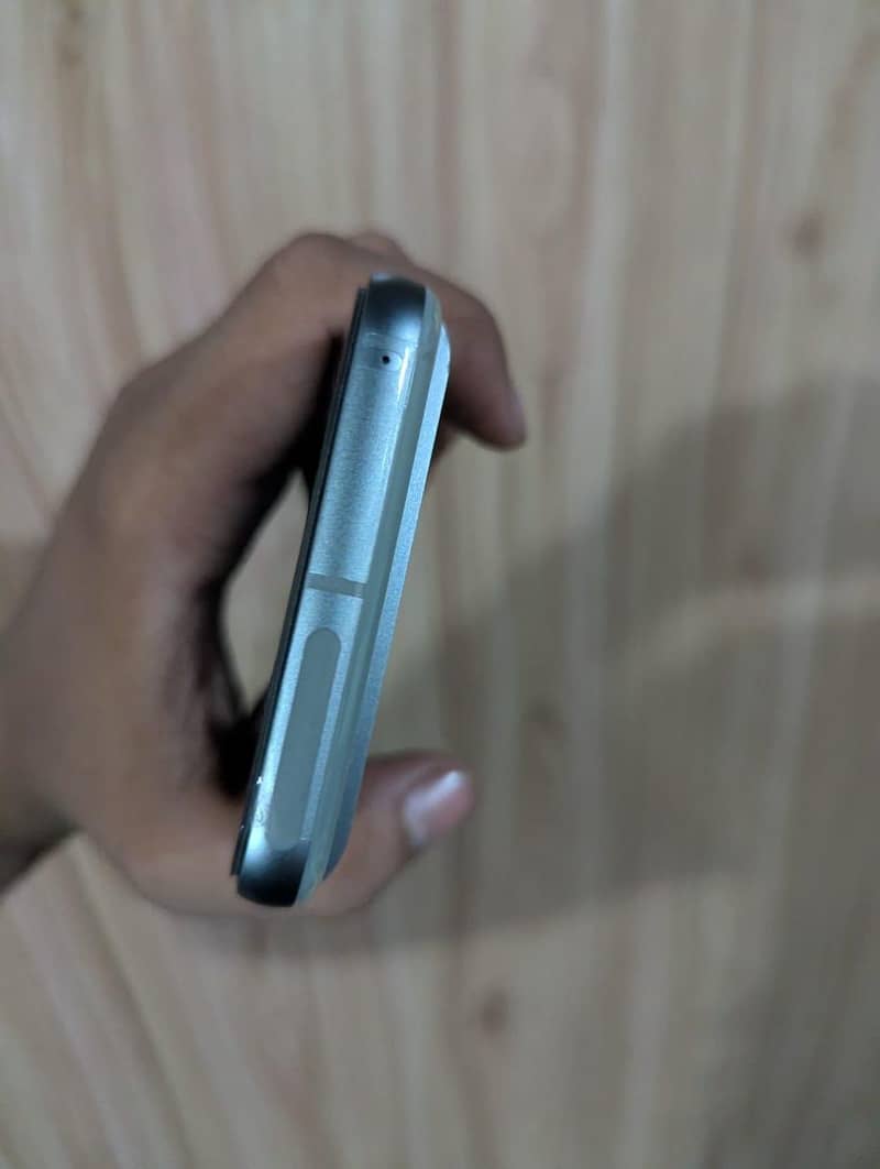 Google Pixel 8 6