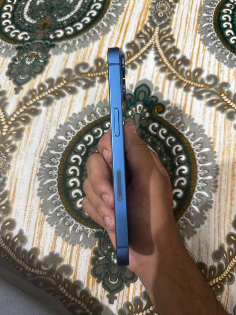 Apple iPhone 13 1