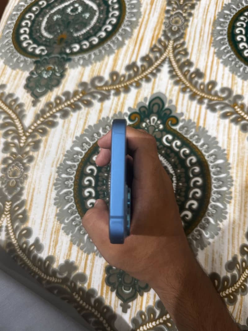 Apple iPhone 13 3