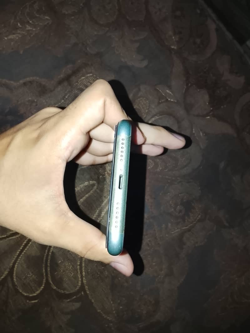 Apple iPhone 11 0