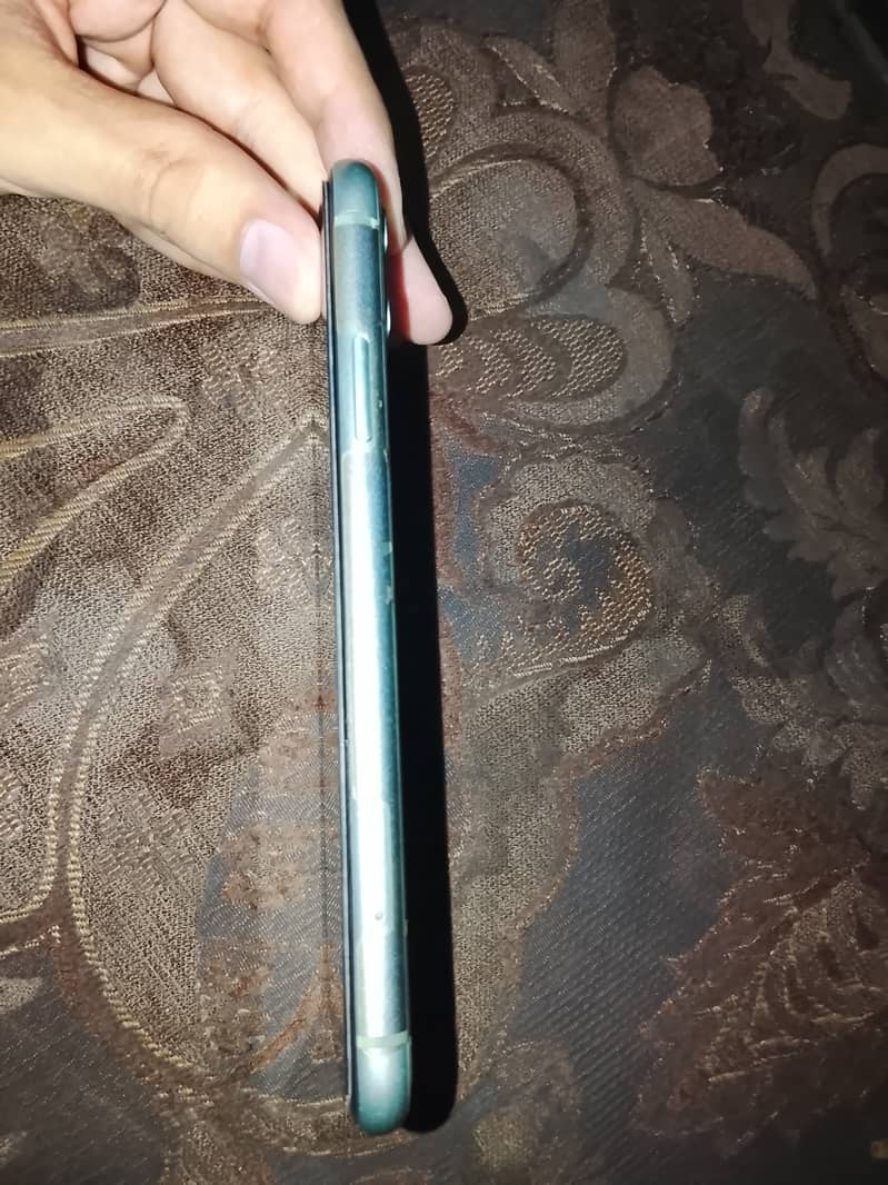 Apple iPhone 11 3
