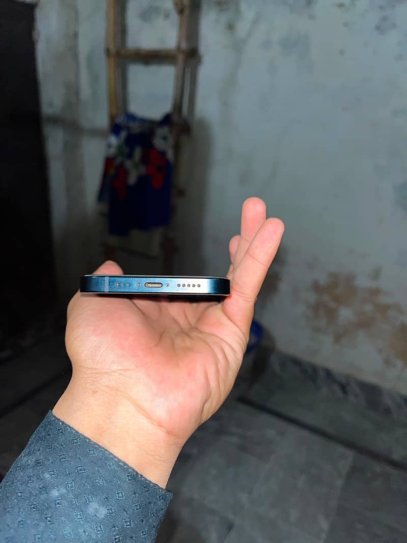 Apple iPhone 13 2