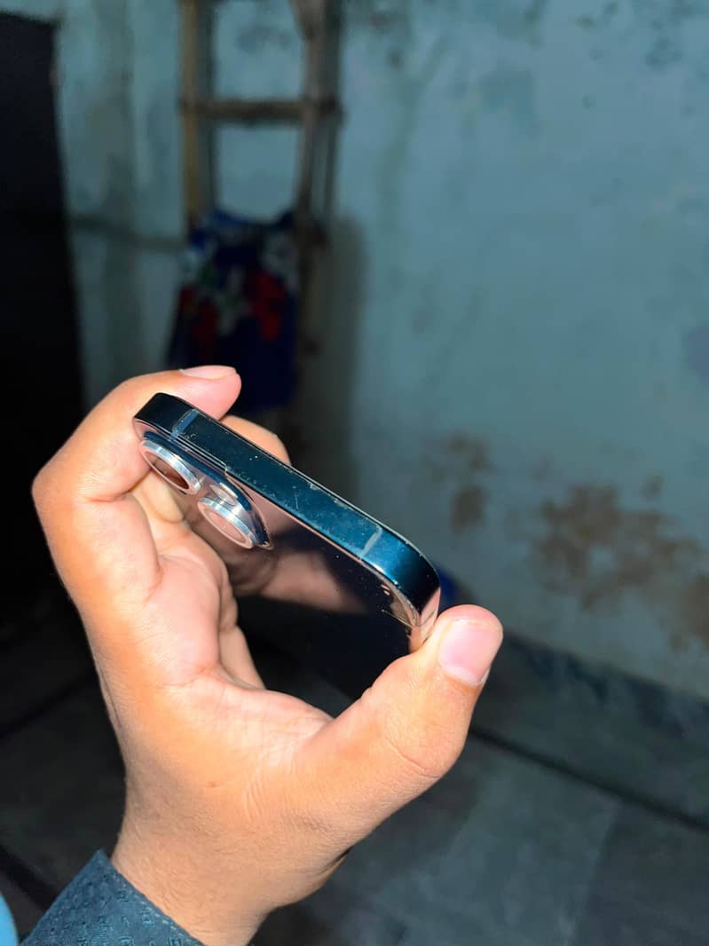 Apple iPhone 13 3