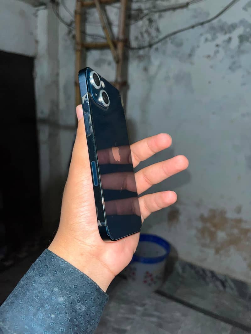 Apple iPhone 13 4