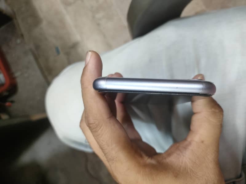 Apple iPhone 11 0