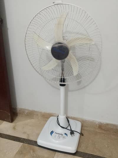 pedestal charging fan