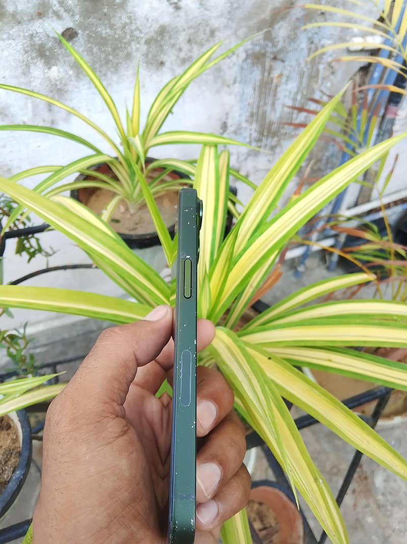 Apple iPhone 13 1