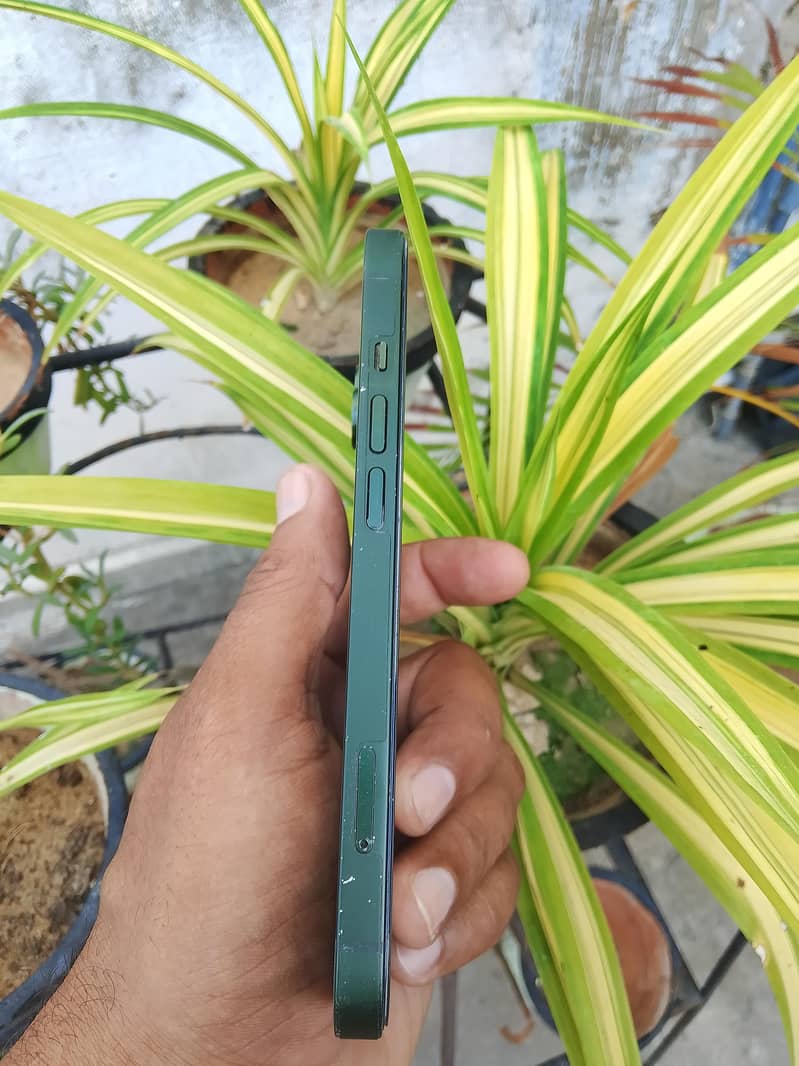 Apple iPhone 13 2