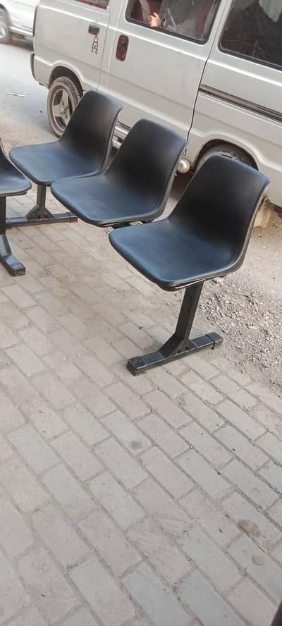 Hospital bed / 6 seat beanch