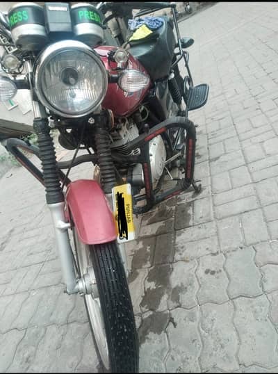 Suzuki GS 150 SE