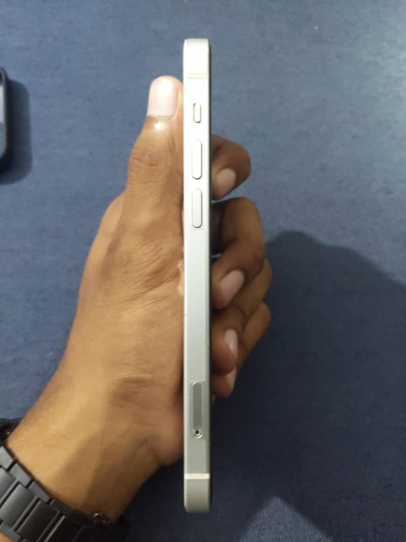 Apple iPhone 12 3