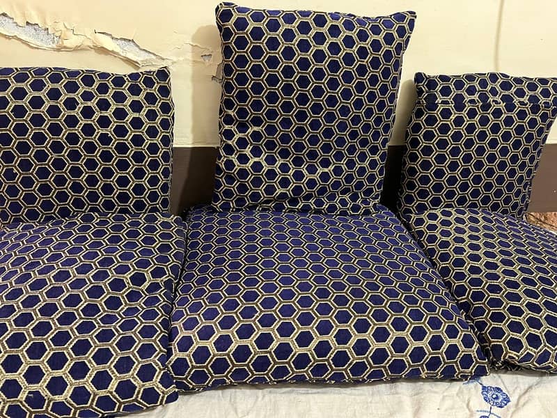 Cushions 0