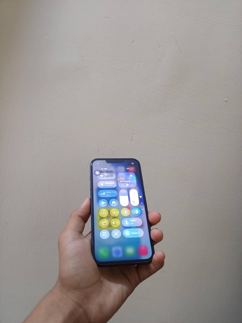 Apple iPhone 13 5