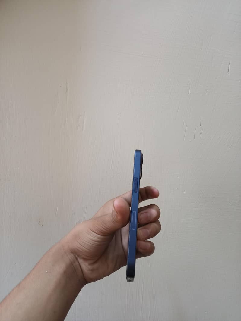 Apple iPhone 13 11