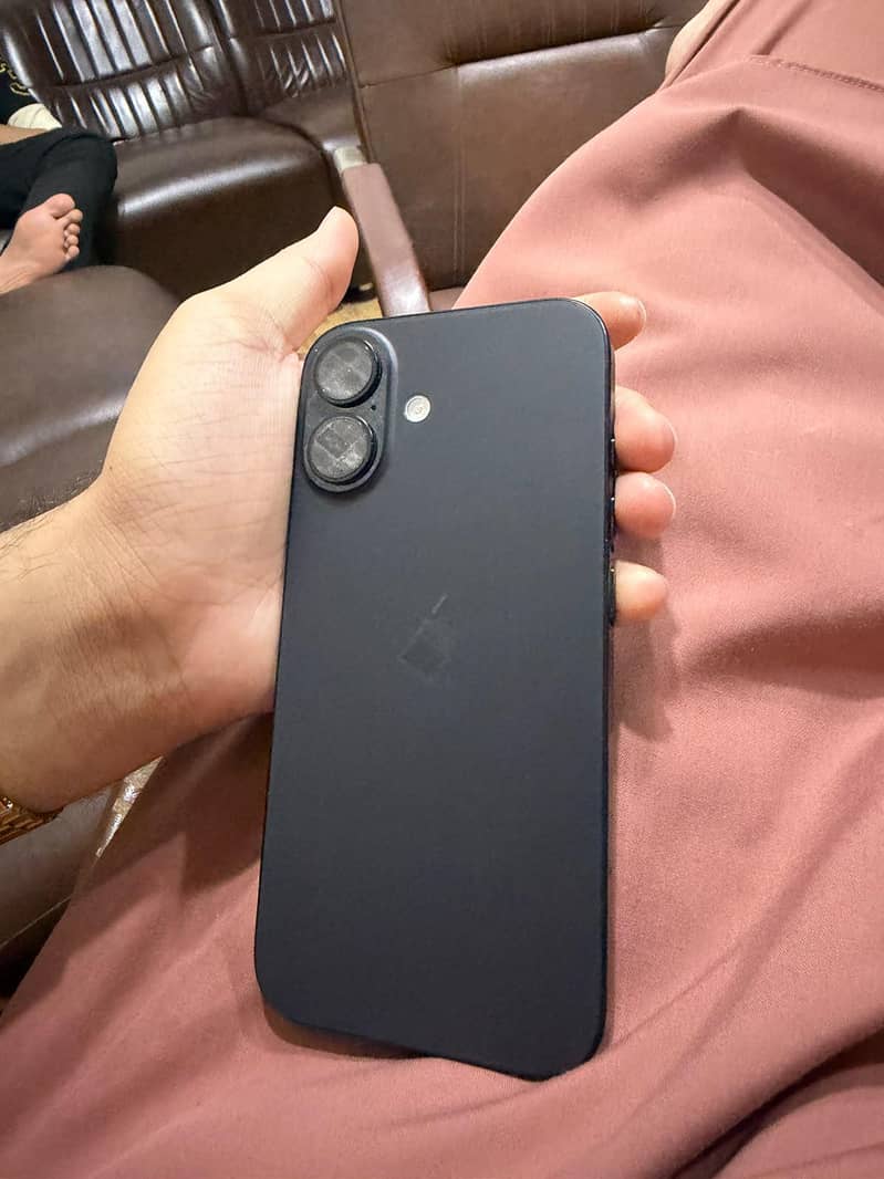 Apple iPhone 16 1