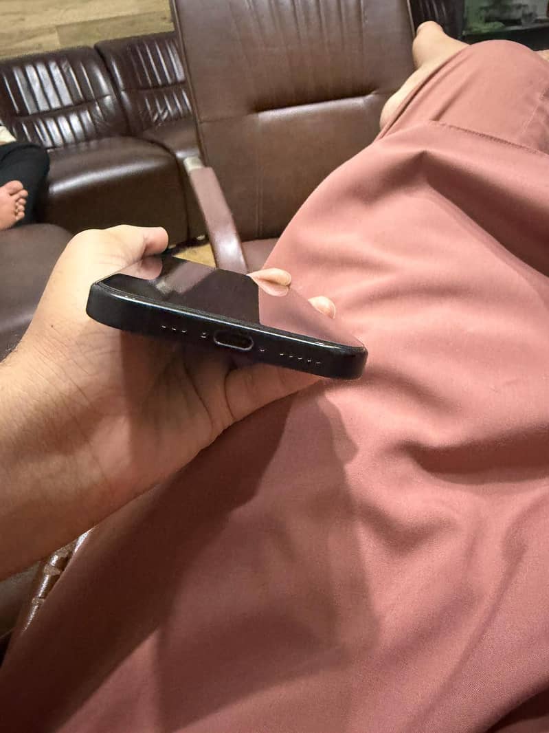 Apple iPhone 16 3