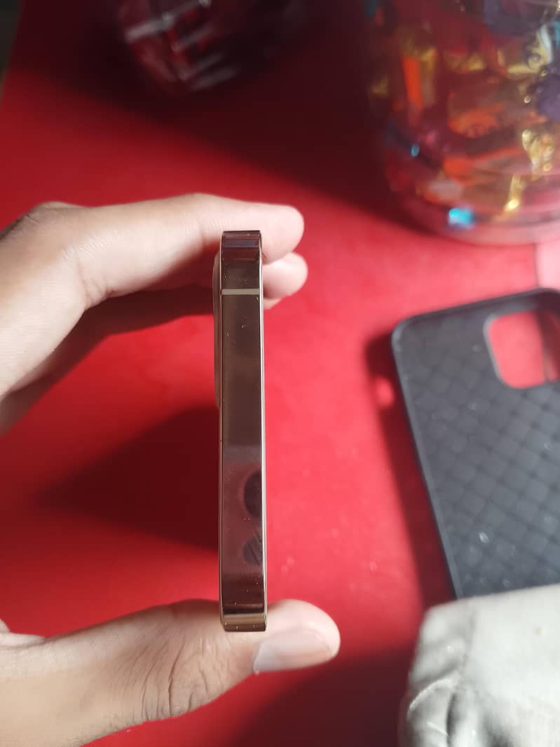 iphone 12pro 4