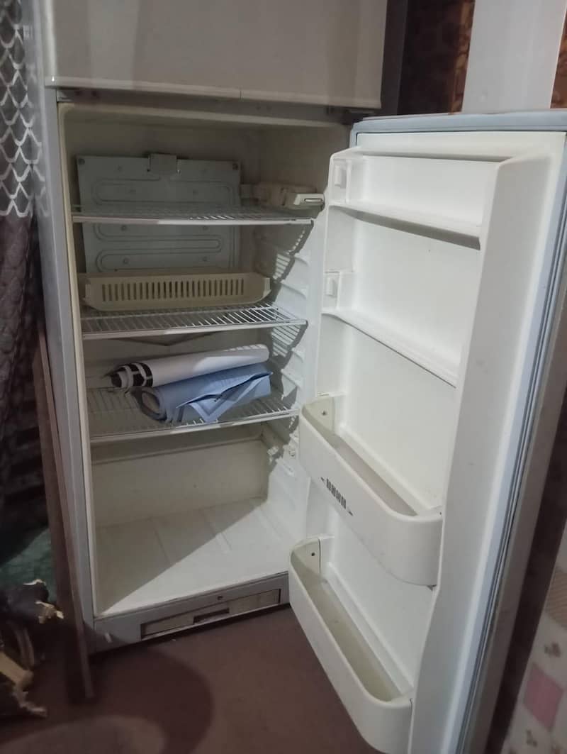 medium size fridge 1