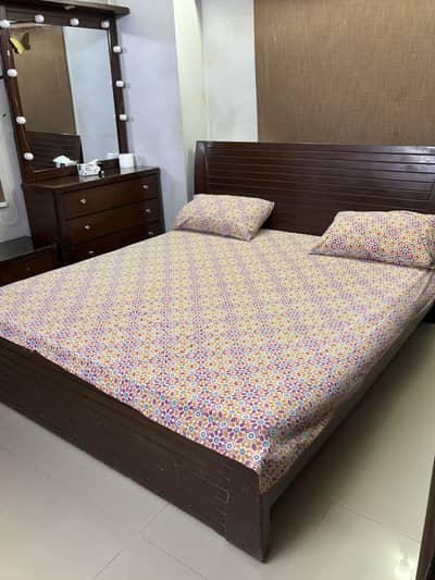Bedroom set available for urgent sale!