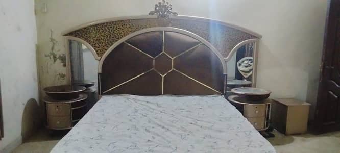 slightly used furniture very good quality kingsize Kohinoor furniture