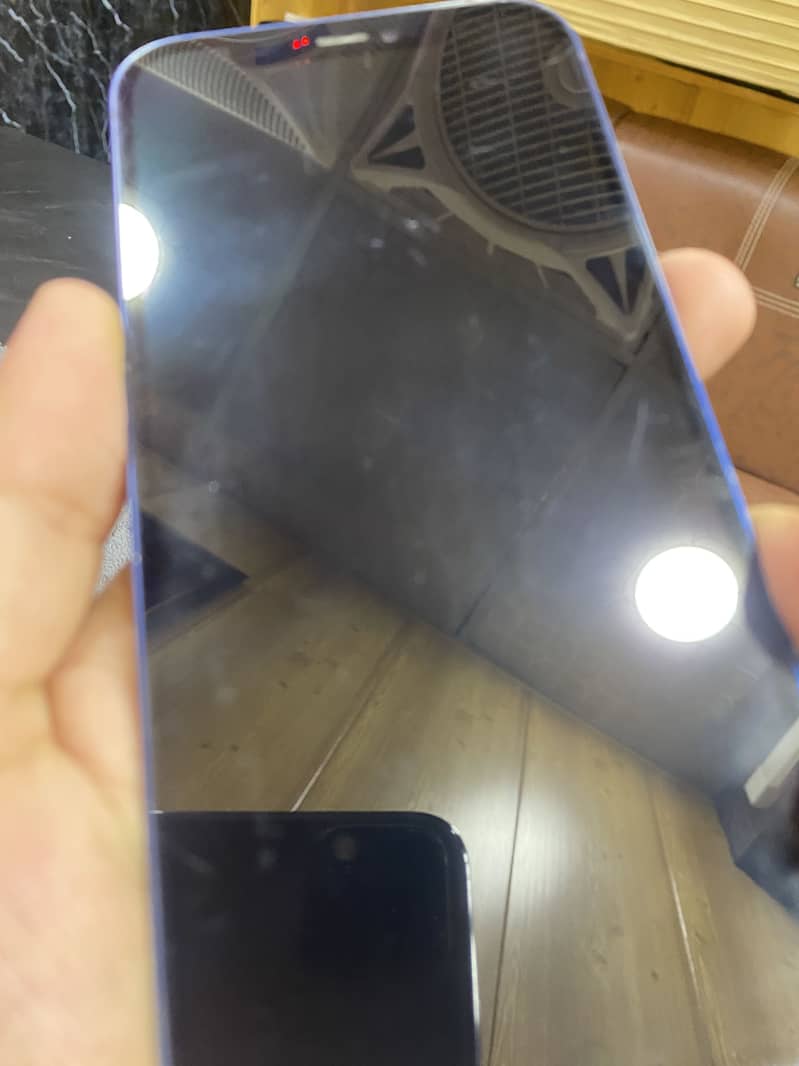 Apple iPhone 12 4