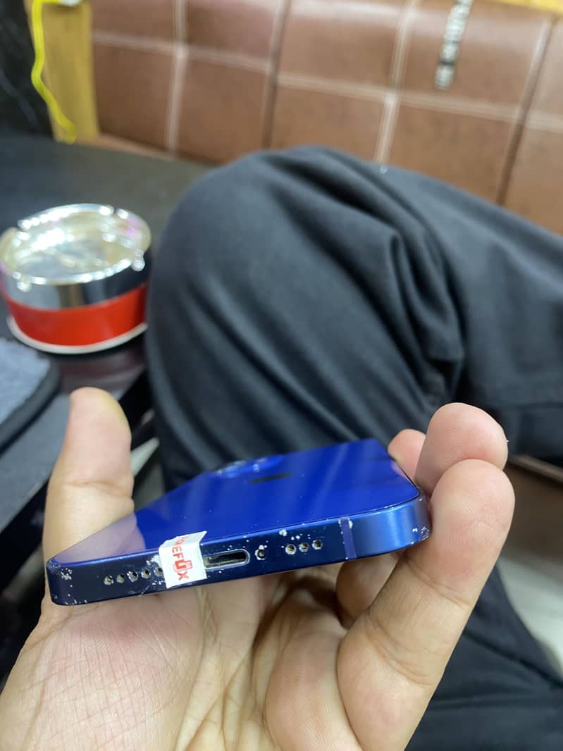 Apple iPhone 12 6
