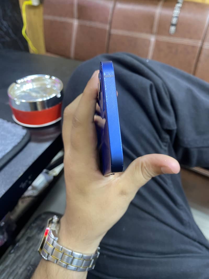 Apple iPhone 12 8