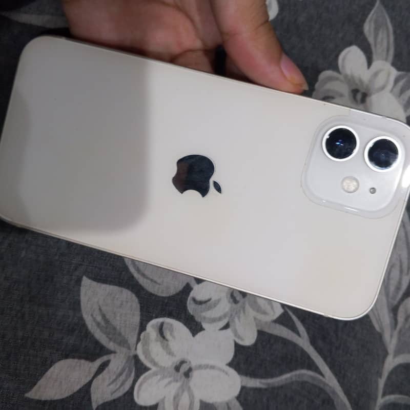 Apple iPhone 12 3