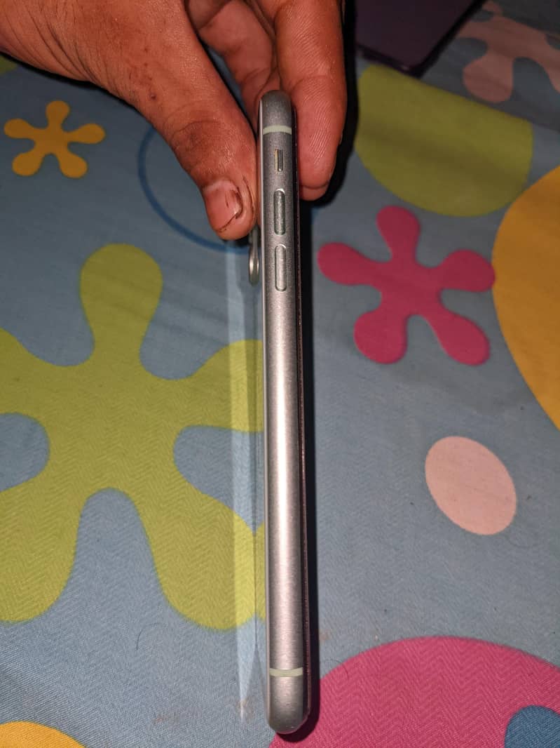 Apple iPhone 11 3