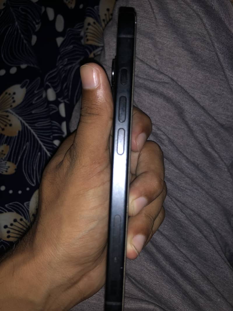 Apple iPhone 16 3