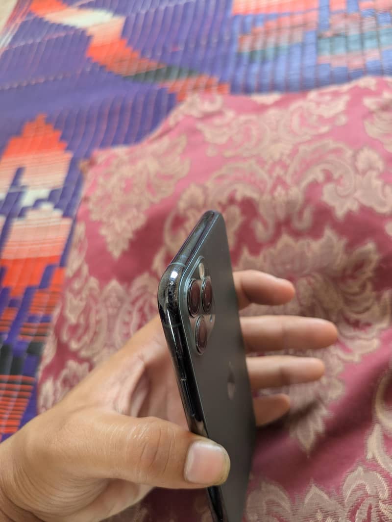 Apple iPhone 11 Pro 1