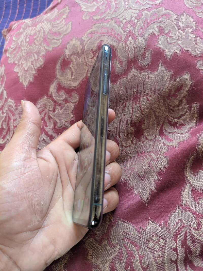 Apple iPhone 11 Pro 3