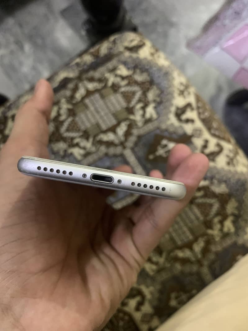 Apple iPhone 7 2