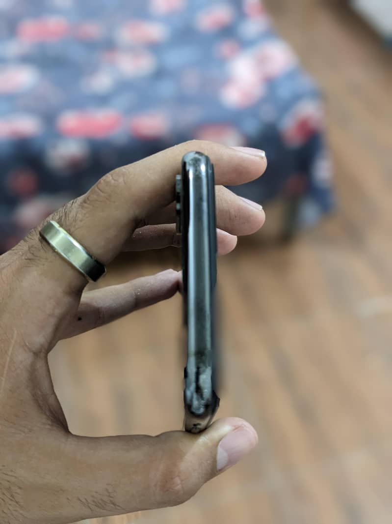 Apple iPhone X 3
