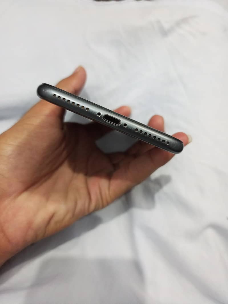 Apple iPhone 8 Plus 3