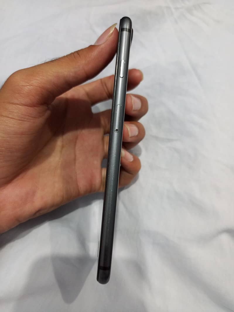 Apple iPhone 8 Plus 4