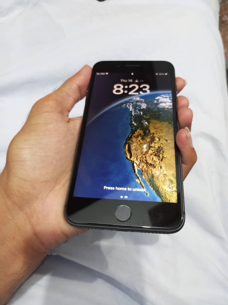 Apple iPhone 8 Plus 6