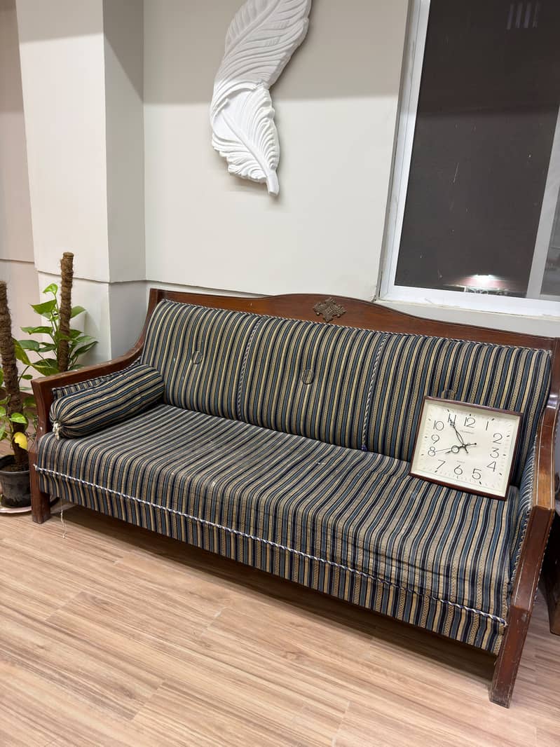 3 seater sofa 0