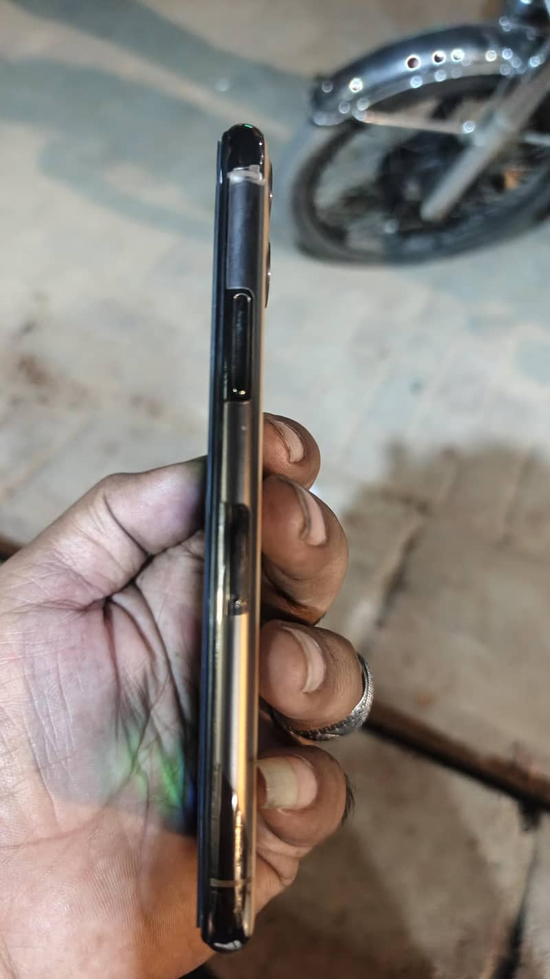 IPHONE 11 PRO 2
