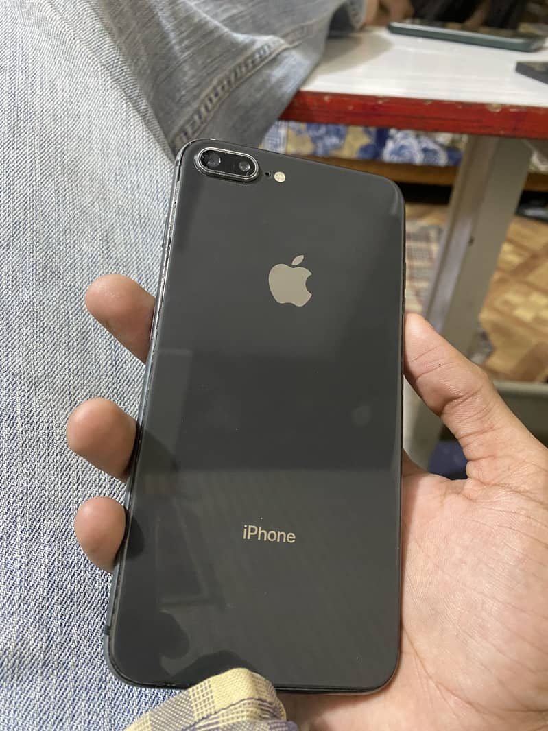 Apple iPhone 8 Plus 2
