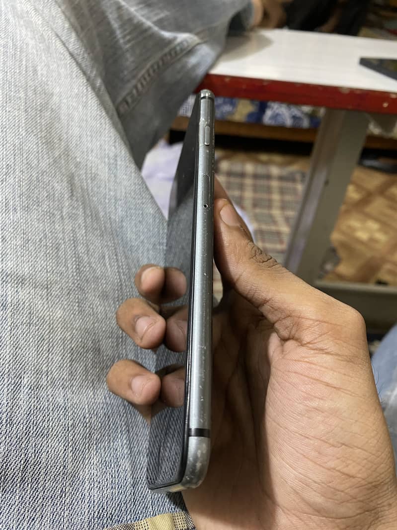 Apple iPhone 8 Plus 3