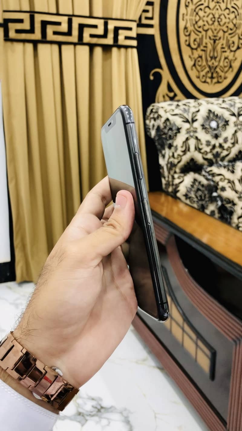 Apple iPhone X 3
