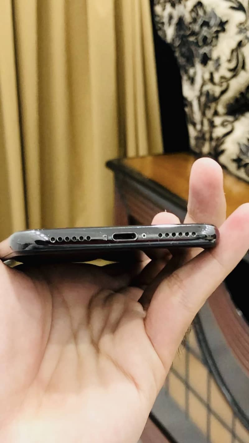 Apple iPhone X 4