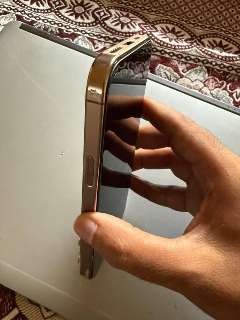 Iphone 16 Pro 4