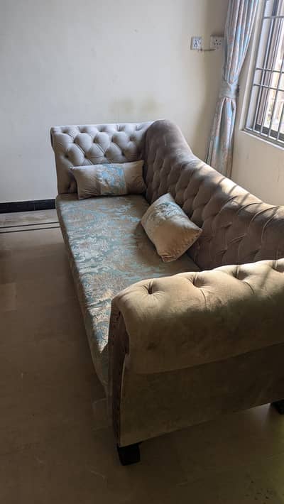 7 Seater Luxury Sofa Set + Matching Curtains – Excellent Condition