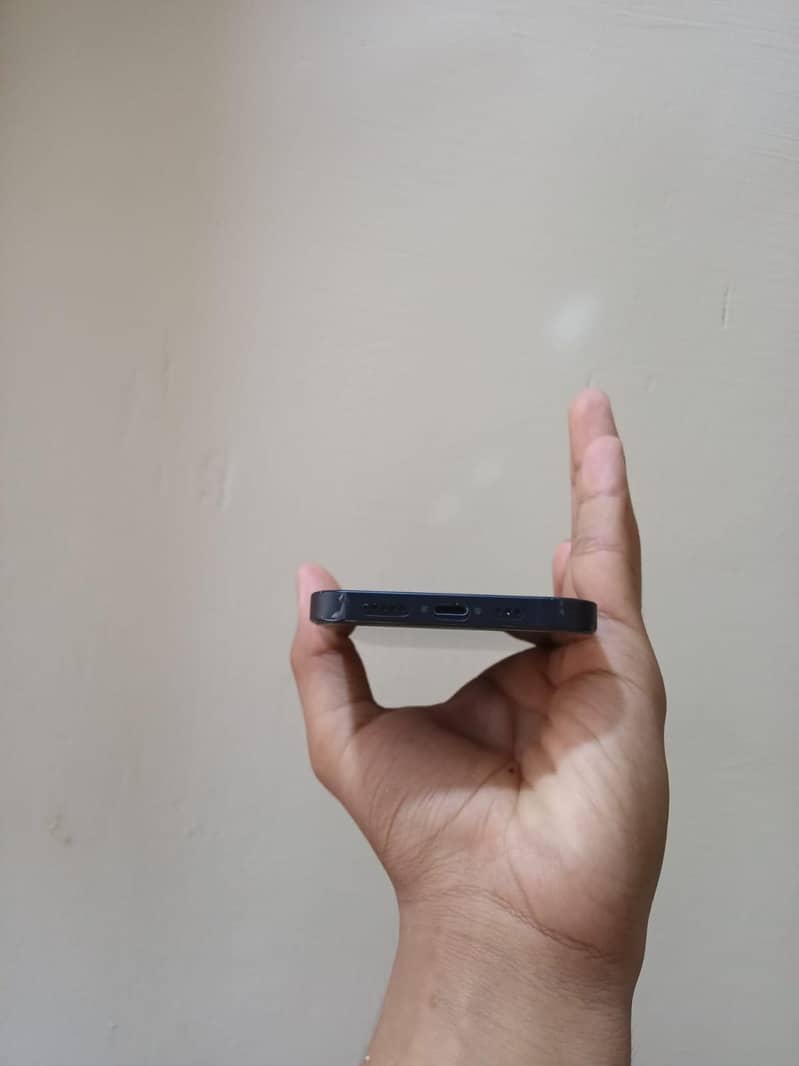 Apple iPhone 13 5