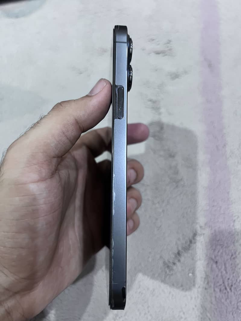 iPhone 13 Pro Max 4