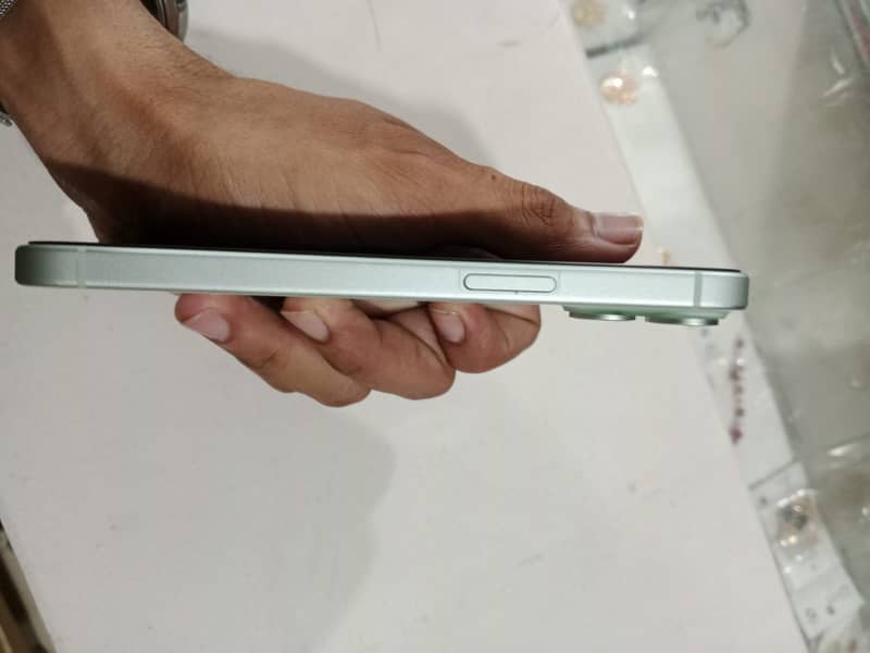 Apple iPhone 15 3