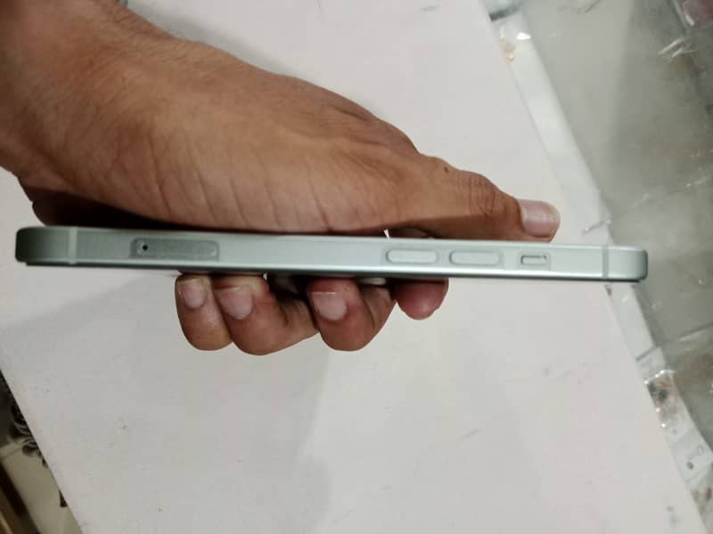 Apple iPhone 15 5