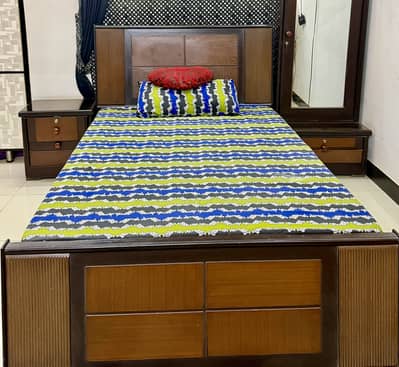 Bed, vanity mirror, side table and Wardrobe